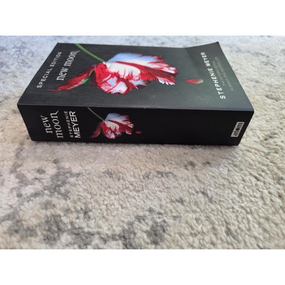 New Moon by Stephenie Meyer Paperback Twilight Series #2 Special Edition - Picture 3 of 5